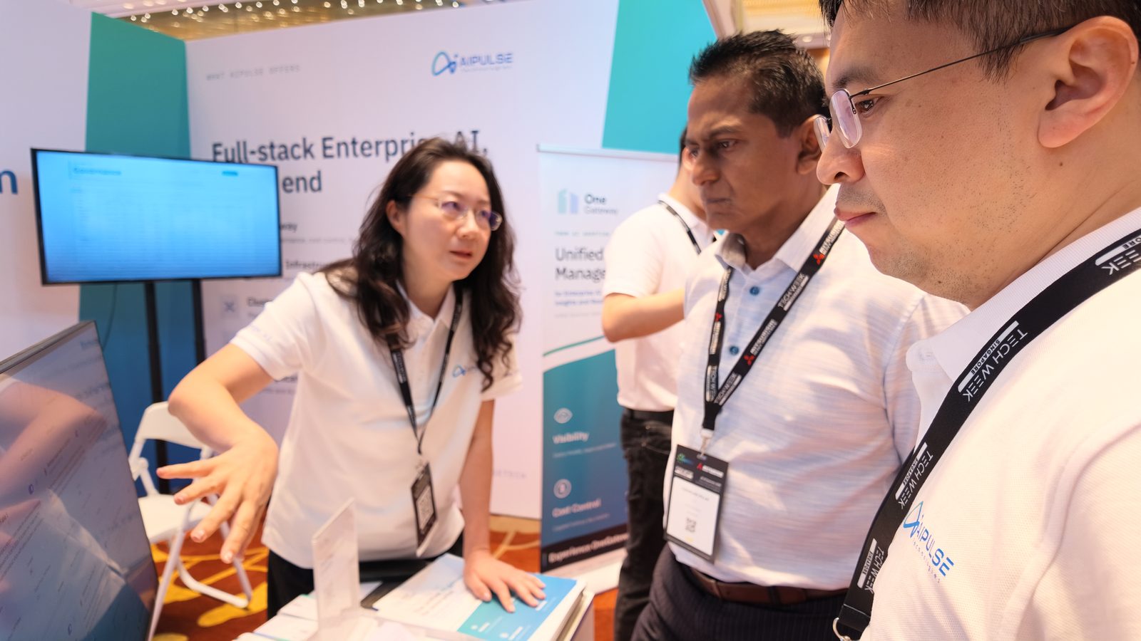 A OneGateway walkthrough at the booth.